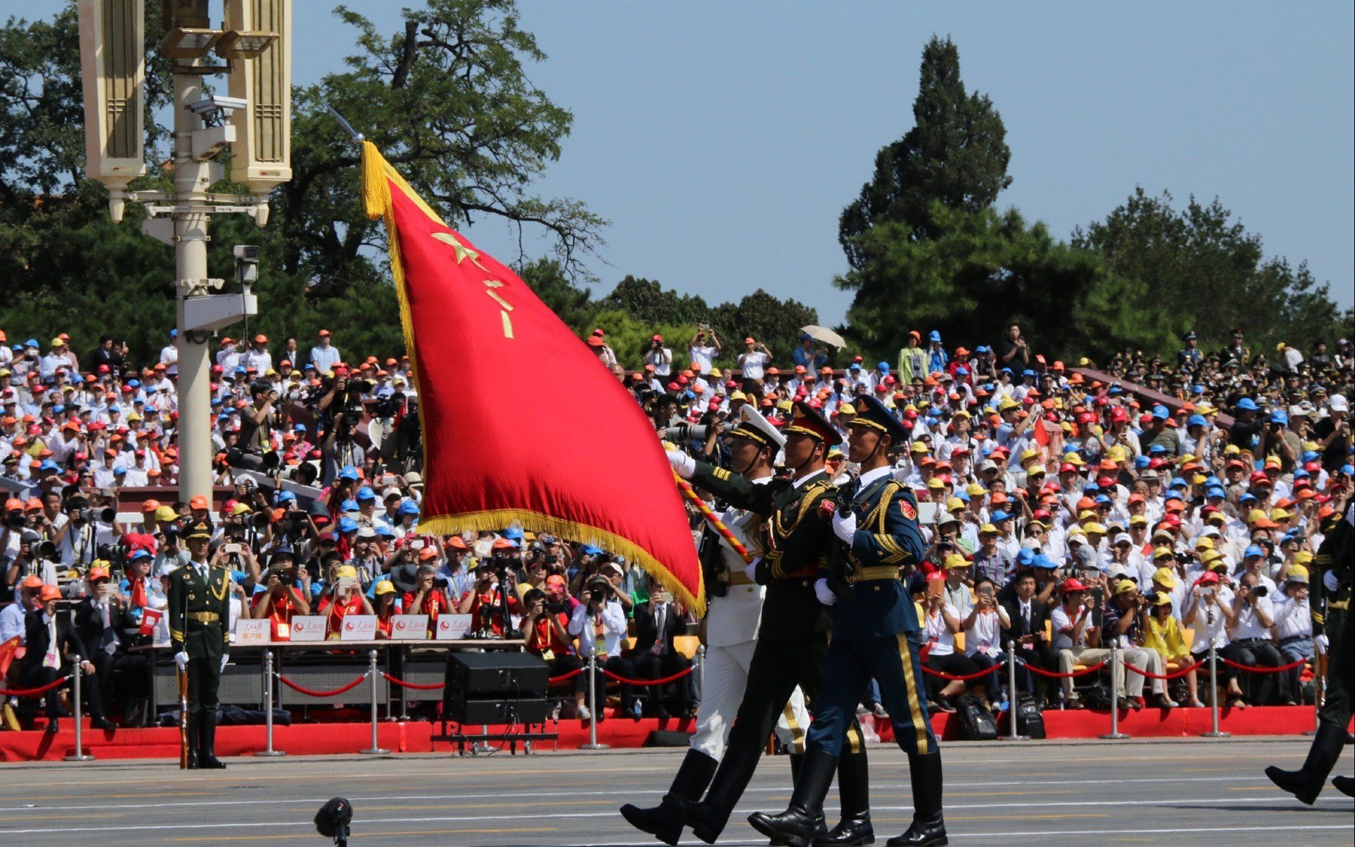“足球公益跑活动走进社区,促进全民健身”,足球公益项目简介
